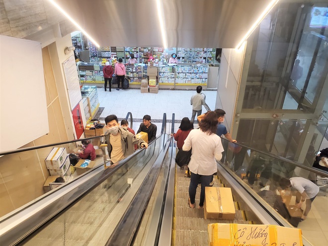 Sau 1 đêm, chợ thuốc lớn nhất Hà Nội đồng loạt đặt biển không bán khẩu trang, miễn hỏi-9