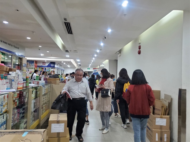 Sau 1 đêm, chợ thuốc lớn nhất Hà Nội đồng loạt đặt biển không bán khẩu trang, miễn hỏi-10
