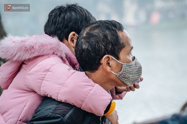 Người Hà Nội giữa thời điểm phức tạp của đại dịch virus Corona: Đi siêu thị, uống cafe hay dạo phố đều không thể thiếu khẩu trang-6