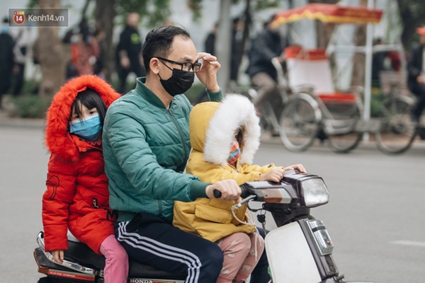 Người Hà Nội giữa thời điểm phức tạp của đại dịch virus Corona: Đi siêu thị, uống cafe hay dạo phố đều không thể thiếu khẩu trang-7