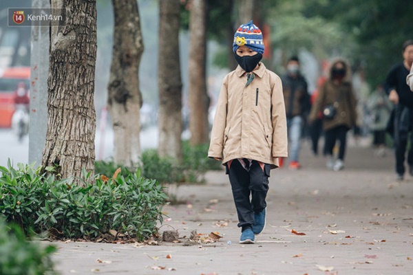 Người Hà Nội giữa thời điểm phức tạp của đại dịch virus Corona: Đi siêu thị, uống cafe hay dạo phố đều không thể thiếu khẩu trang-8