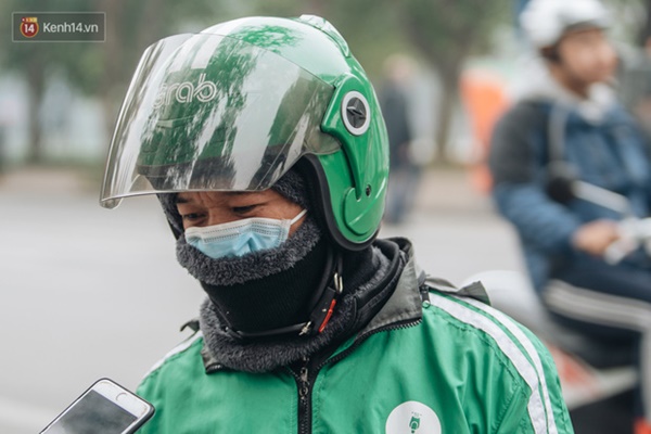 Người Hà Nội giữa thời điểm phức tạp của đại dịch virus Corona: Đi siêu thị, uống cafe hay dạo phố đều không thể thiếu khẩu trang-21