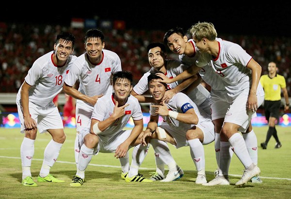 Bóng đá Việt lỡ nhịp vì dịch bệnh Corona, thầy Park thêm đối thủ-3