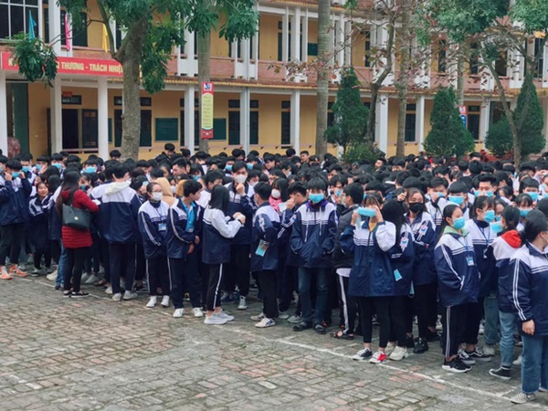 Cập nhật tình hình các lớp học mùa dịch: Muôn kiểu style chất lừ với chiếc khẩu trang huyền thoại giúp phòng chống virus corona-5