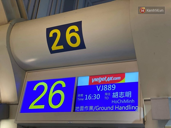 Cả trăm du khách Việt vật vờ ở sân bay Đài Loan từ sáng đến tối để chờ về nước trong mùa dịch virus corona-1