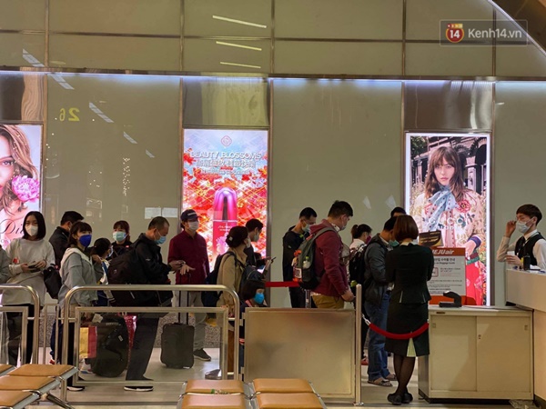 Cả trăm du khách Việt vật vờ ở sân bay Đài Loan từ sáng đến tối để chờ về nước trong mùa dịch virus corona-2