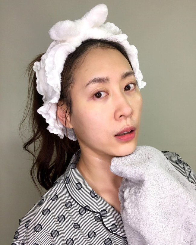 Bác sĩ cảnh báo: Chị em tiết kiệm đồ skincare kiểu này là sai bét, chẳng mấy chốc làn da xấu khó mà bù đắp nổi-2