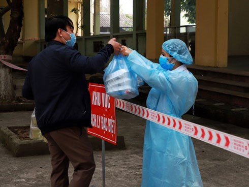 Bên trong khu cách ly bệnh nhân nghi nhiễm virus corona