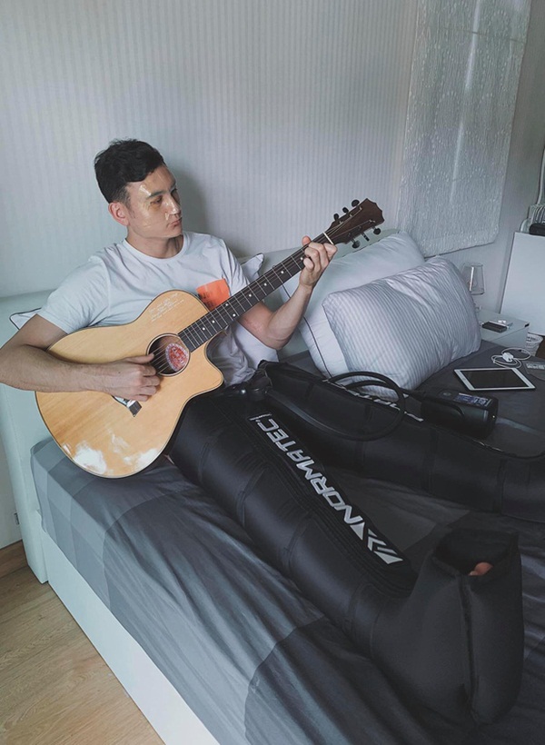 Yến Xuân khoe ảnh ngồi trên giường cùng bạn trai, dân mạng soi ra ngay chính là Văn Lâm-2