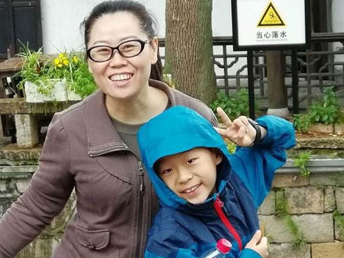 Chị gái phiên bản tả thực qua ngòi bút của em gái khiến chính khổ chủ dở khóc dở cười: Thân hình như đòn bánh tét, mặt như trái banh-2