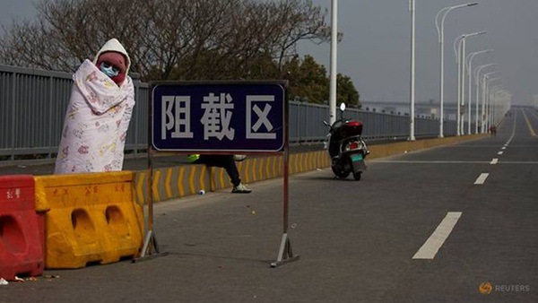 Xin hãy cứu lấy con tôi - Lời van nài trong tuyệt vọng của người mẹ mong rời khỏi ổ dịch virus corona đưa con gái bị ung thư máu đến bệnh viện-3
