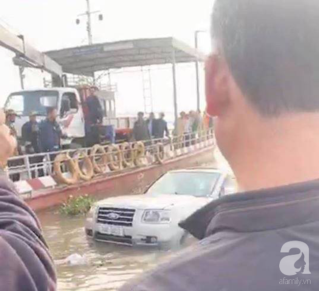 Nam Định: Xe 7 chỗ trôi xuống sông khi qua phà, một người tử vong-1
