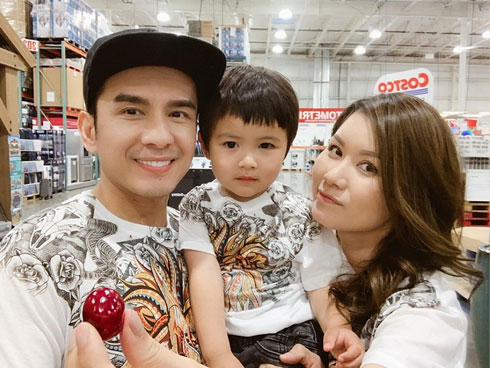 Bị hủy 12 show diễn thiệt hại tiền tỷ, Đan Trường đột ngột về Mỹ với vợ con-9