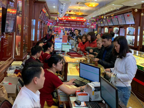 Người mua vàng lỗ cả triệu đồng ngày vía Thần Tài-3