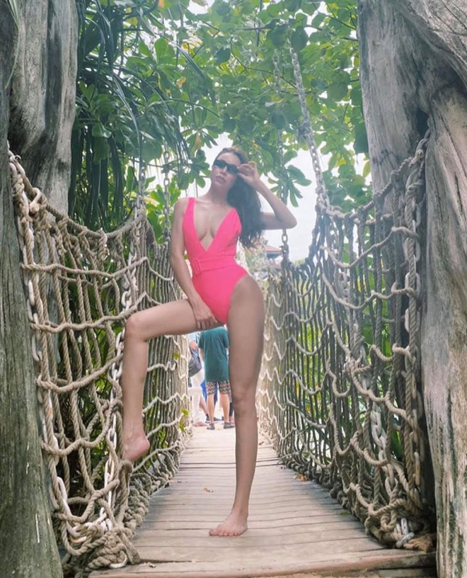 Bạn thân Ngọc Trinh tạo dáng táo bạo, khoe vóc dáng gái một con nóng bỏng-7