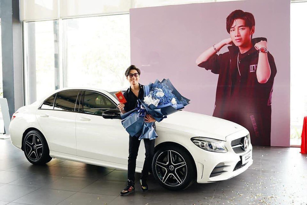 Không chỉ chính thức tậu xe sang vào đầu năm mới, K-ICM còn lộ luôn tuổi thật sau thời gian dài úp mở?-1