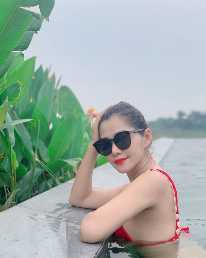 Vẻ gợi cảm của người phụ nữ U40 khiến Chi Pu ngưỡng mộ-8