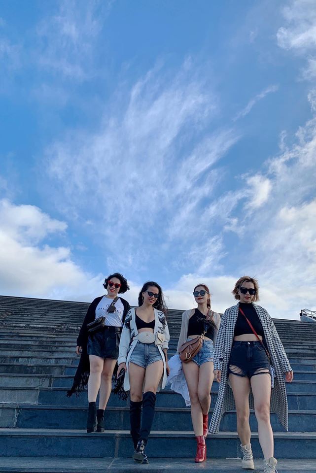 Vẻ gợi cảm của người phụ nữ U40 khiến Chi Pu ngưỡng mộ-9