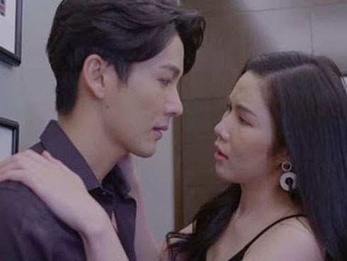 Biết chồng đưa bồ đi khám bệnh vợ âm thầm 