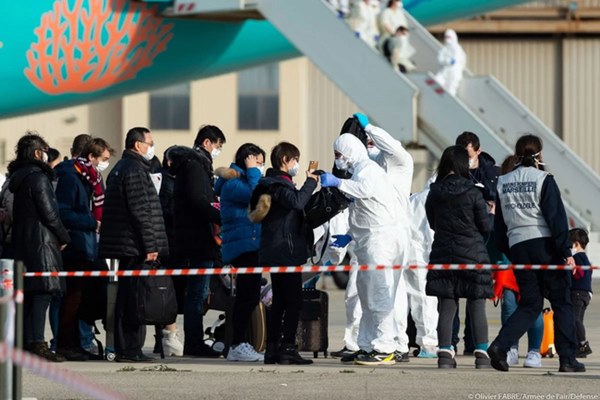 Cập nhật virus corona: 361 người tử vong, hơn 17.200 người nhiễm, 20 người Pháp sơ tán khỏi Trung Quốc có triệu chứng nhiễm virus, số bệnh nhân hồi phục cũng tăng lên-2