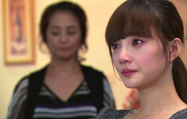 Đêm tân hôn chú rể thì thầm chơi trốn tìm trước khi động phòng em nhé, cô dâu lúc mở mắt đi tìm thì bỗng nhiên đứng không vững nổi-2