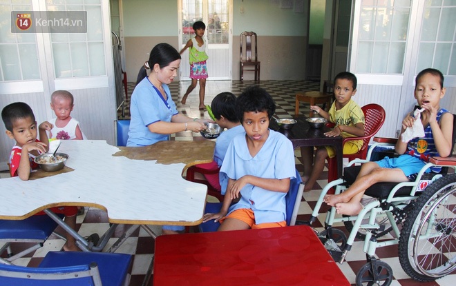 Cuộc sống hiện tại của em bé người đầy vẩy ngứa như da trăn, bị bố mẹ bỏ rơi trong bệnh viện-12