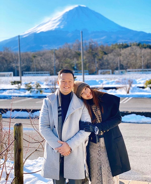 Diễm My 9x và bạn trai liên tục diện đồ ton-sur-ton sang chảnh và đồ đôi sau khi gương vỡ lại lành-2