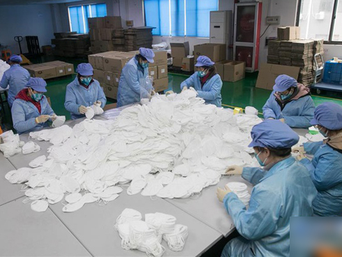 Công an vào cuộc vụ chợ thuốc Hapulico đồng loạt treo biển không bán khẩu trang, nước rửa tay, miễn hỏi”-3