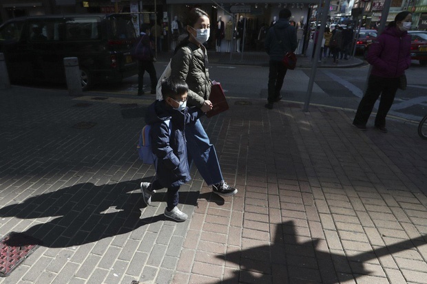 Trường cho con nghỉ học tránh dịch Corona, cha mẹ làm loạn” ký đơn đòi lấy lại học phí những ngày không đến lớp-1