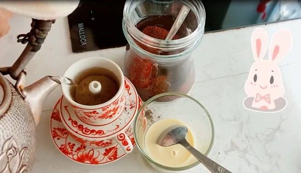 Thuỷ Tiên lại ra tay làm sữa đặc tại nhà, ai cũng như cô thì hàng tạp hoá sập tiệm!-11