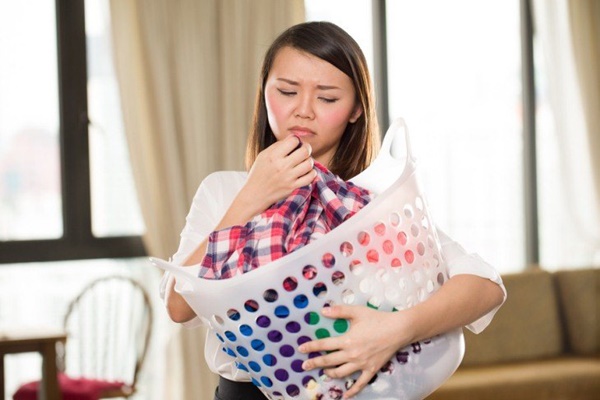 5 mẹo nhỏ xử lý mùi hôi quần áo nhanh chóng, hiệu quả trong tiết mưa xuân khó chịu-1