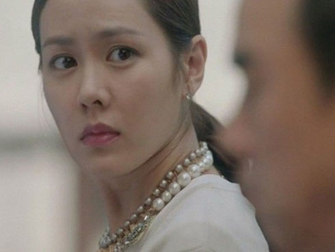 Chạm mặt anh rể trong khách sạn, tôi ngớ người khi hiểu lý do chị gái phải bươn chải, làm cả lao công để kiếm tiền dù nhà chẳng thiếu thứ gì-2