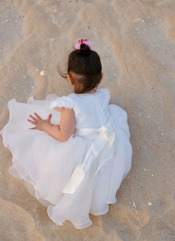 Siêu mẫu Hà Anh tình tứ bên chồng khi đi dạo ở bãi biển Vũng Tàu-10