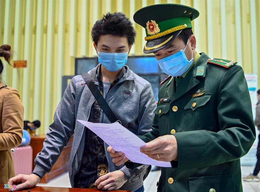 Đo thân nhiệt, cách ly 14 ngày toàn bộ người Việt về từ Trung Quốc-1