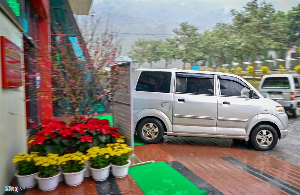 Đo thân nhiệt, cách ly 14 ngày toàn bộ người Việt về từ Trung Quốc-8