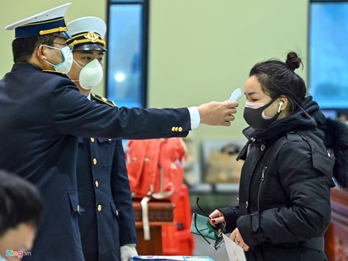 Đo thân nhiệt, cách ly 14 ngày toàn bộ người Việt về từ Trung Quốc