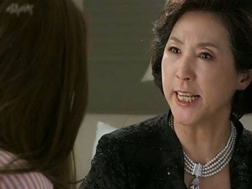 Giữa tâm bão dịch bệnh, nàng dâu ra quyết định khiến bố mẹ chồng giận tím người