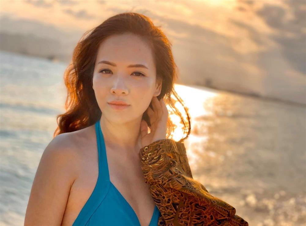 Đan Lê khoe ảnh bikini trẻ trung ăn đứt gái 20-2