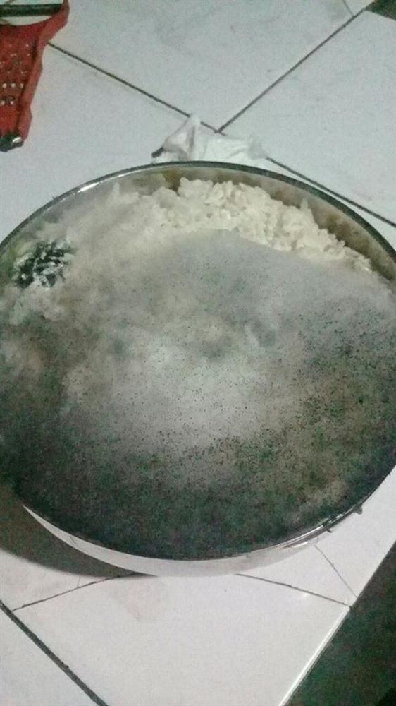 Hết hồn với series nồi cơm điện mốc meo, bốc mùi thối kinh dị sau Tết vì người ở trọ quên rửa!-4