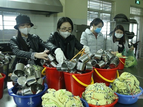 Tìm thấy virus corona trên tay nắm cửa nhà bệnh nhân: Cảnh báo loại virus này tồn tại được cả môi trường bên ngoài và dễ lây lan hơn mọi người tưởng-2