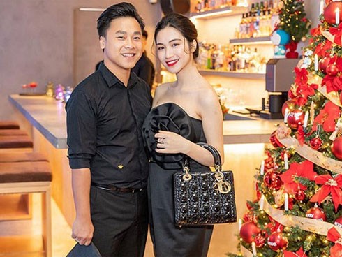 Hòa Minzy lại để lộ dấu hiệu của phụ nữ sau khi sinh con?