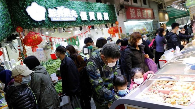 Sợ virus corona, người Hong Kong ‘khoắng sạch’ siêu thị để tích trữ-2