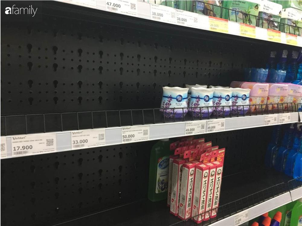 Siêu thị ở Hà Nội đắt hàng sau Tết, các sản phẩm đồ khô và mì gói được mua nhiều nhất nhưng nhìn chung giá bán không tăng-10