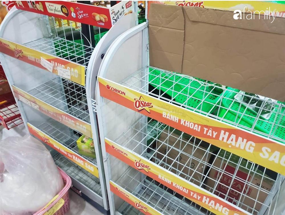 Siêu thị ở Hà Nội đắt hàng sau Tết, các sản phẩm đồ khô và mì gói được mua nhiều nhất nhưng nhìn chung giá bán không tăng-4
