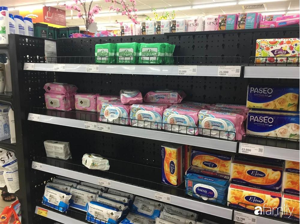 Siêu thị ở Hà Nội đắt hàng sau Tết, các sản phẩm đồ khô và mì gói được mua nhiều nhất nhưng nhìn chung giá bán không tăng-12