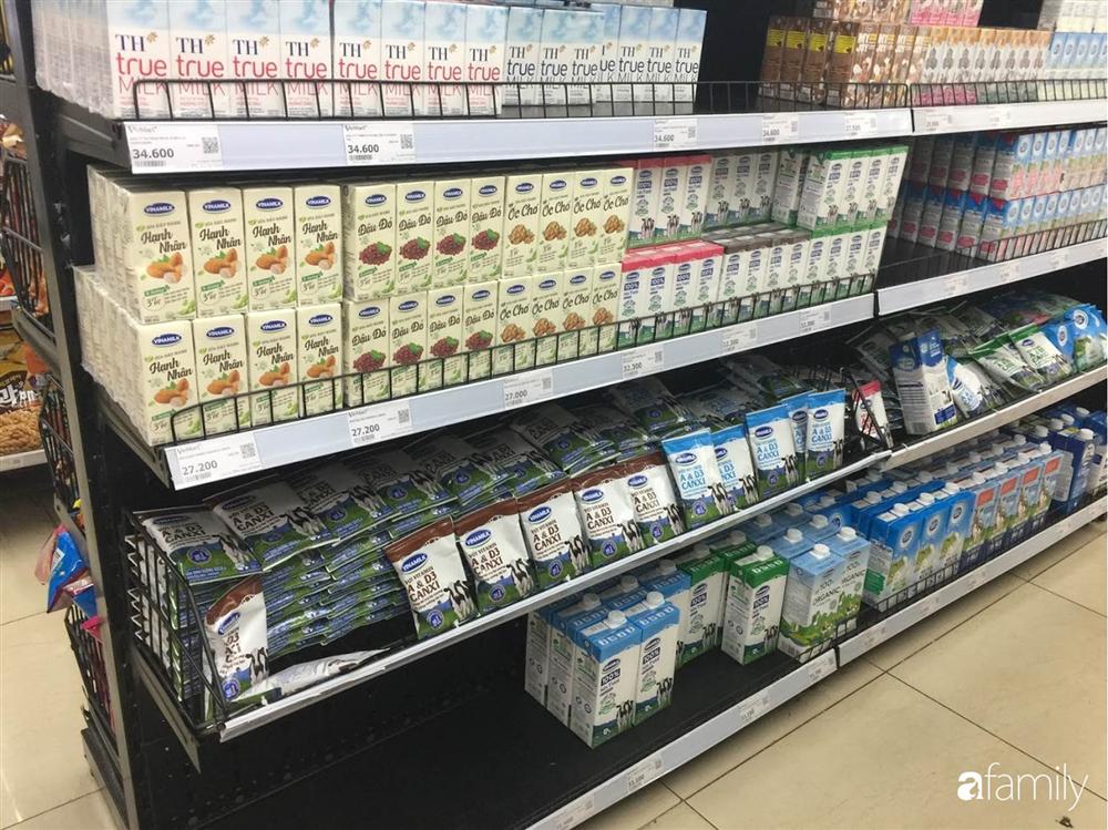 Siêu thị ở Hà Nội đắt hàng sau Tết, các sản phẩm đồ khô và mì gói được mua nhiều nhất nhưng nhìn chung giá bán không tăng-13