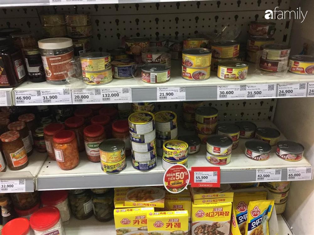 Siêu thị ở Hà Nội đắt hàng sau Tết, các sản phẩm đồ khô và mì gói được mua nhiều nhất nhưng nhìn chung giá bán không tăng-17