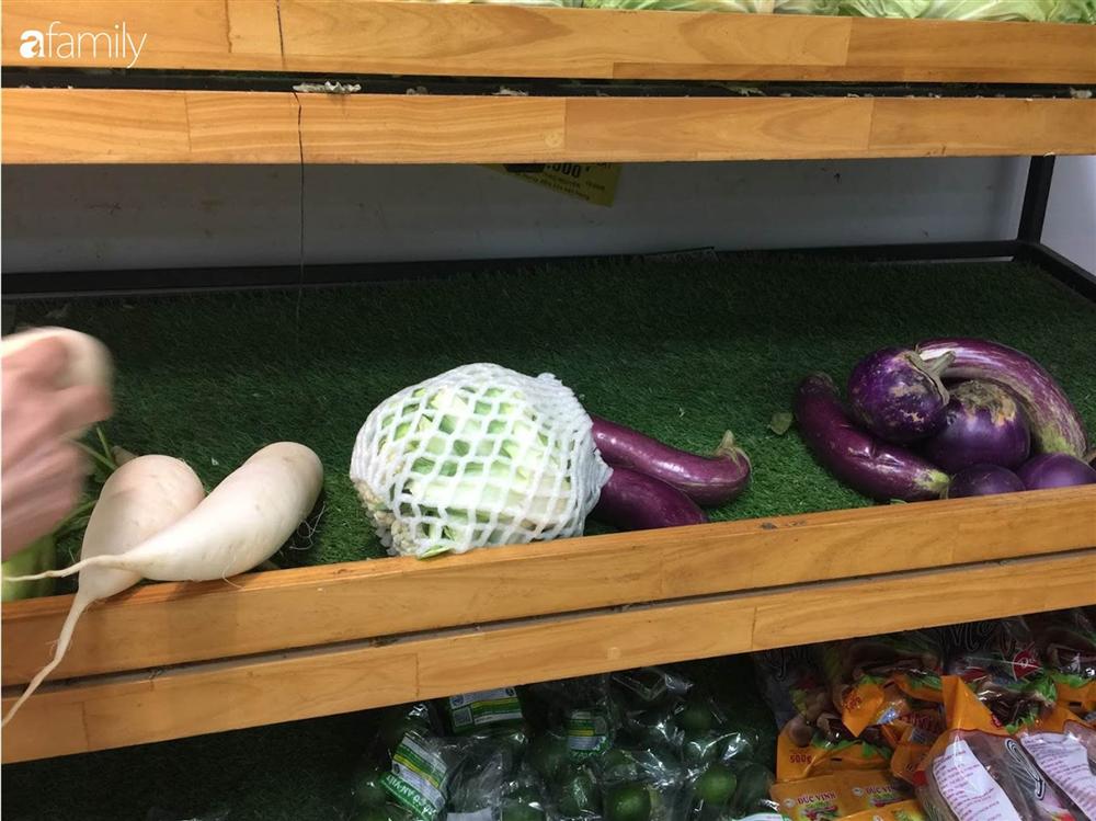 Siêu thị ở Hà Nội đắt hàng sau Tết, các sản phẩm đồ khô và mì gói được mua nhiều nhất nhưng nhìn chung giá bán không tăng-18