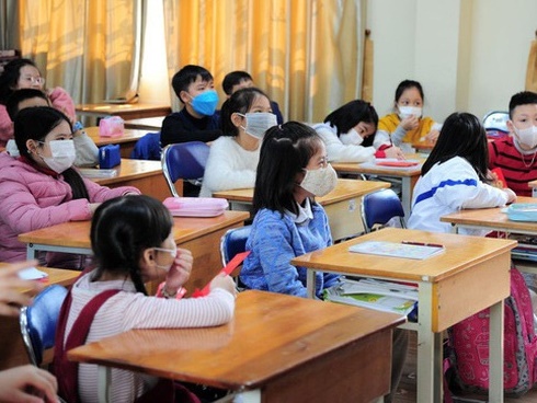 Phụ huynh nhà người ta ngồi đọc sách làm gương cho con, dân mạng chưa kịp thả tim đã cười ha ha bởi sự thật rất toang-5