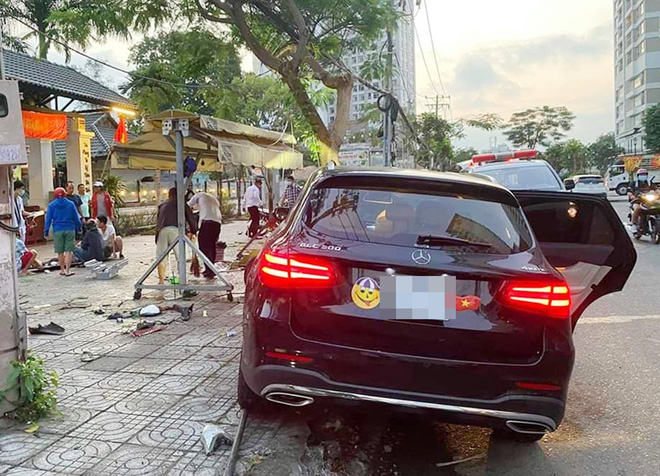 Con gái tài xế GrabBike bị Mercedes tông chết mùng 6 Tết: Chị chỉ mong họ đến để thắp nén hương, xin lỗi bố mà thôi!-2